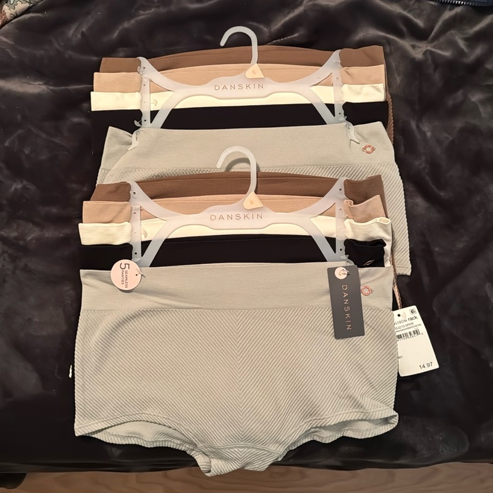 Danskin Hipster Seamless Panties (10)